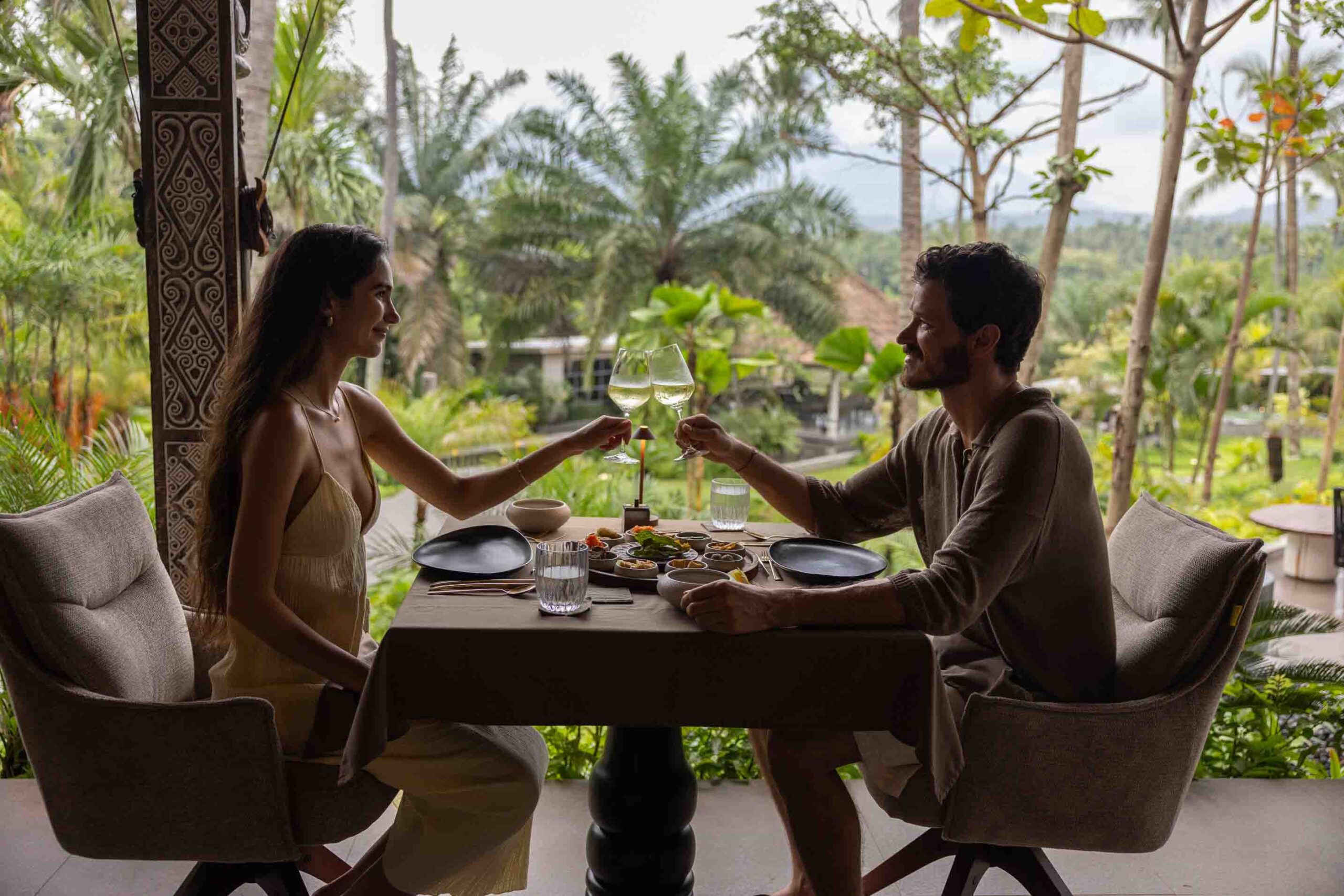 couple at restaurant photoshoot